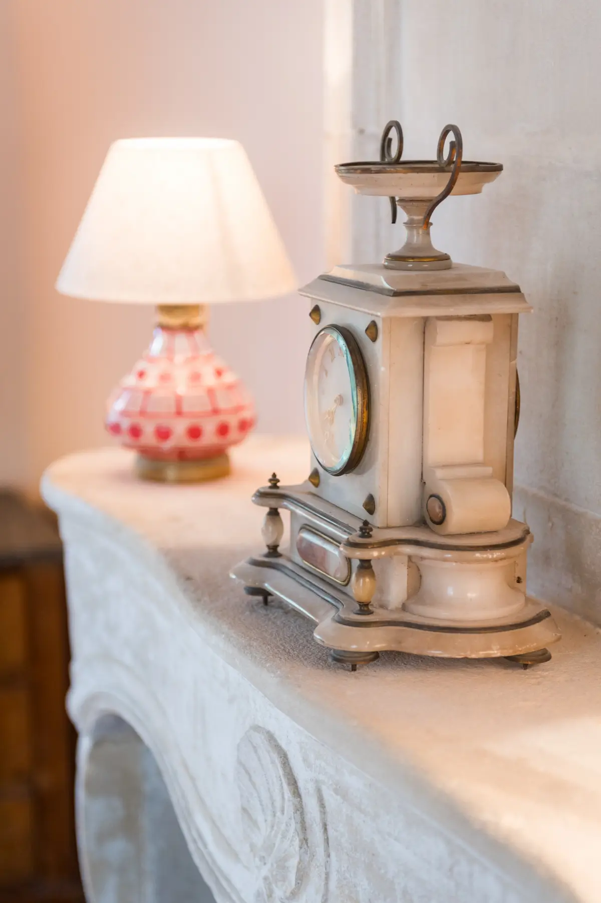 Pendule en marbre, cheminée d'origine